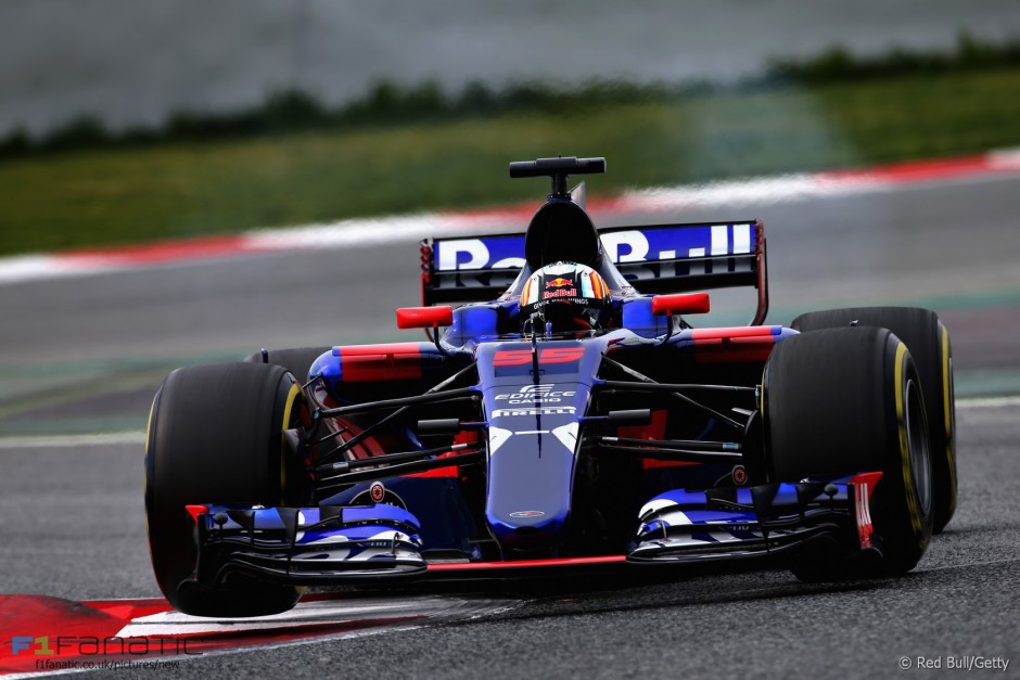 Carlos Sainz, Toro Rosso testimas Barcelonas